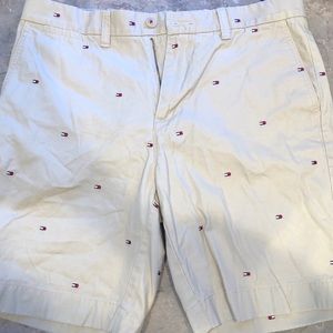 Men’s Tommy Hilfiger khaki shorts